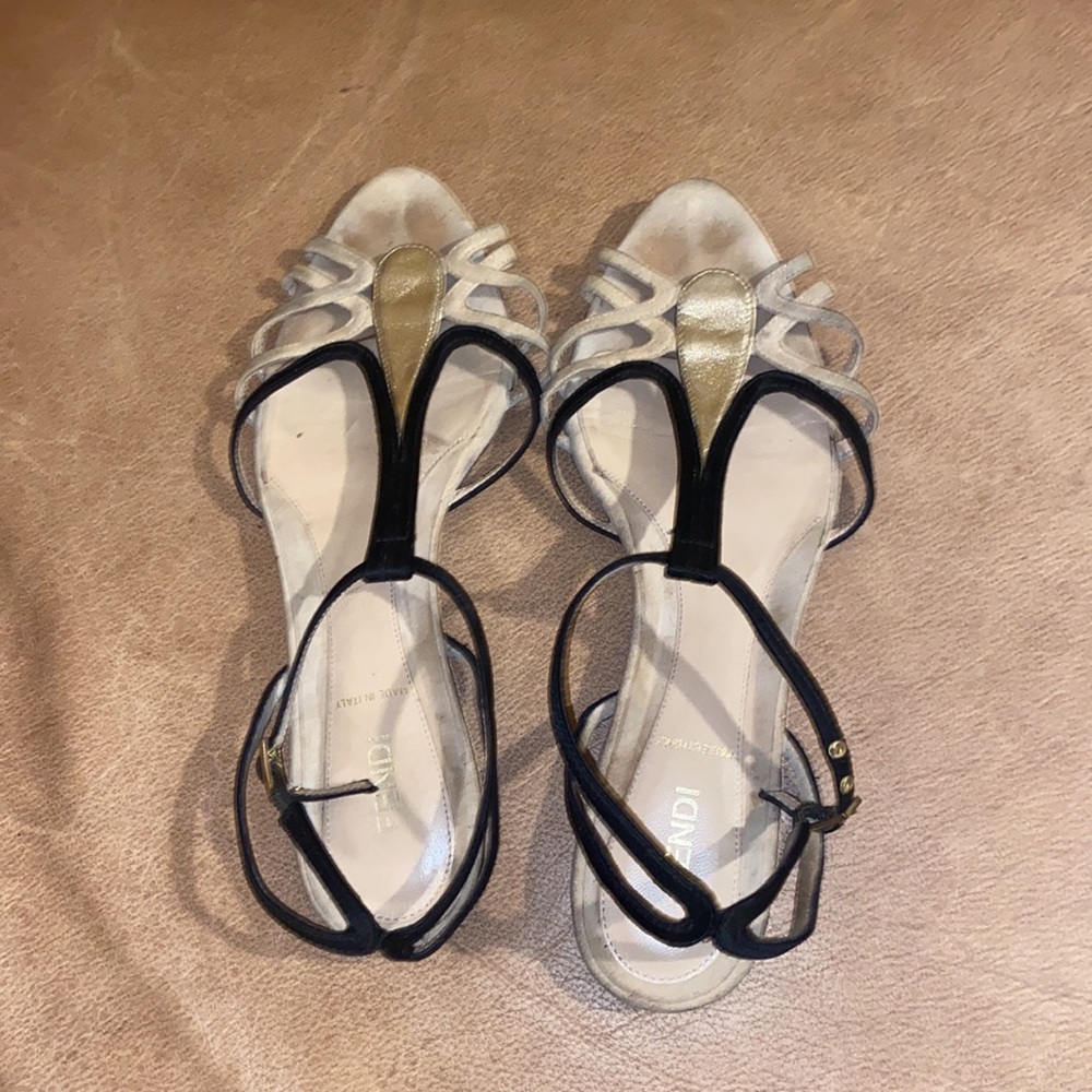 Fendi Flats - Picture 3 of 5
